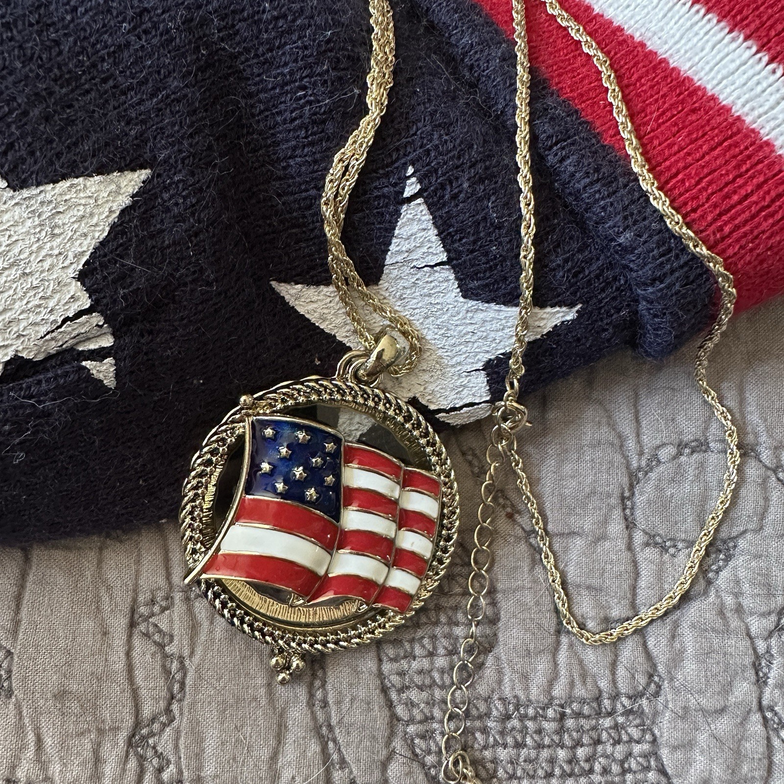American Flag 6 Times Magnifying Glass Top Sliding Magnet Pendant Necklace
