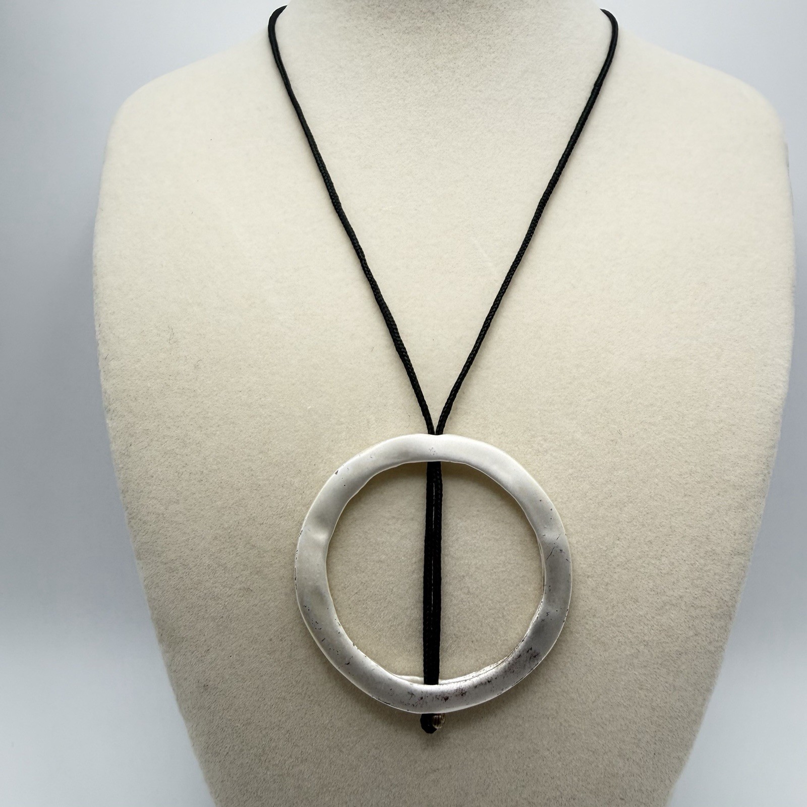 Modern Artisan Hammered Silver Tone Circle Pendant Necklace Adjustable Cord