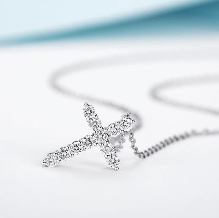 Silver Crystal Cubic Zirconia Cross Pendant Necklace 18″ Chain Gift Box Xmas K38