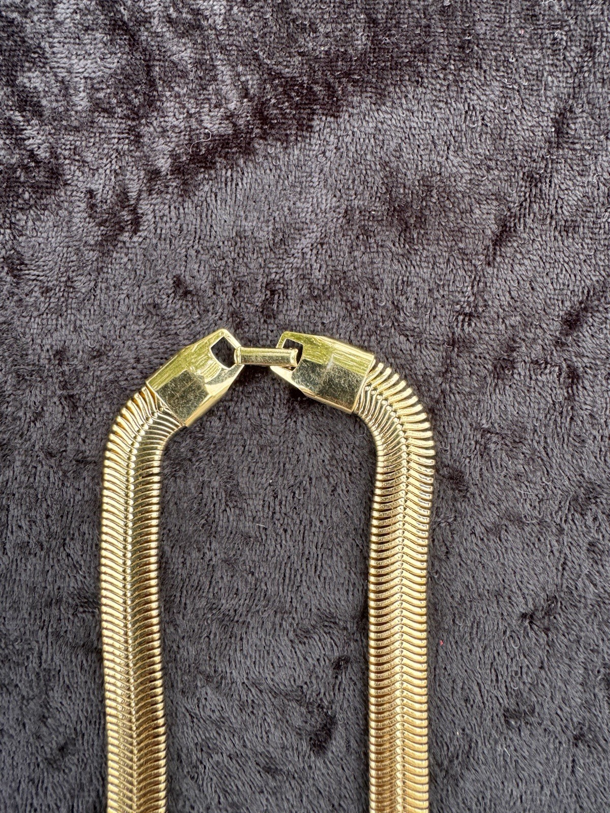 Necklace – Gold Tone Herringbone Chain Necklace Metal Box Clasp No Stone