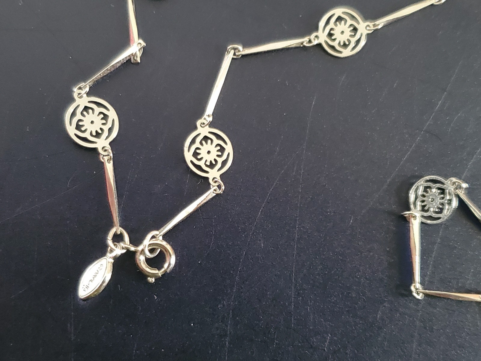Silver Tone Floral Filigree Station Bar Link Chain Necklace Spring Ring Clasp
