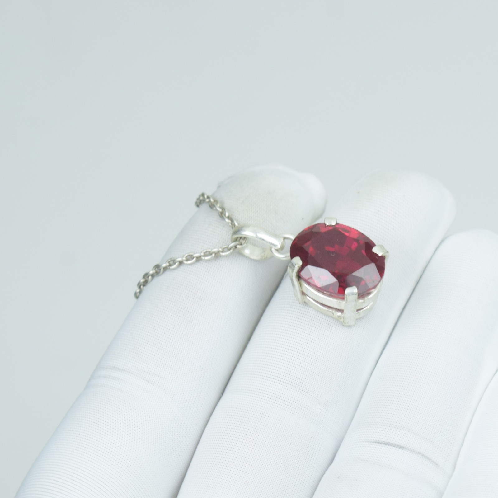 Oval Shape Beauty 925 Sterling Silver Red Ruby Marvelous Necklace 26Cts,