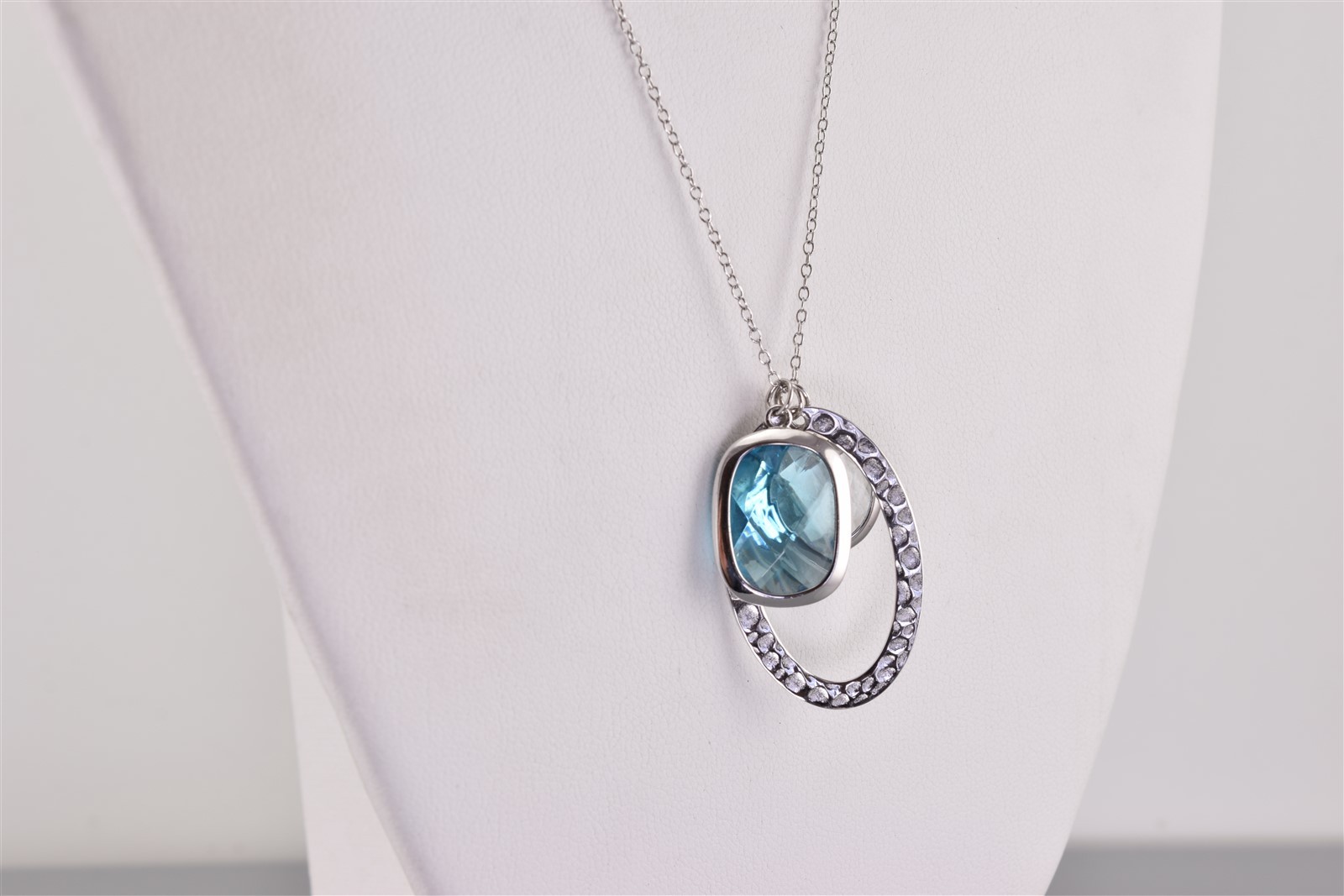 Victoria Townsend Sterling Silver 32mm Faceted Blue White 925 Pendant 18″ Chain