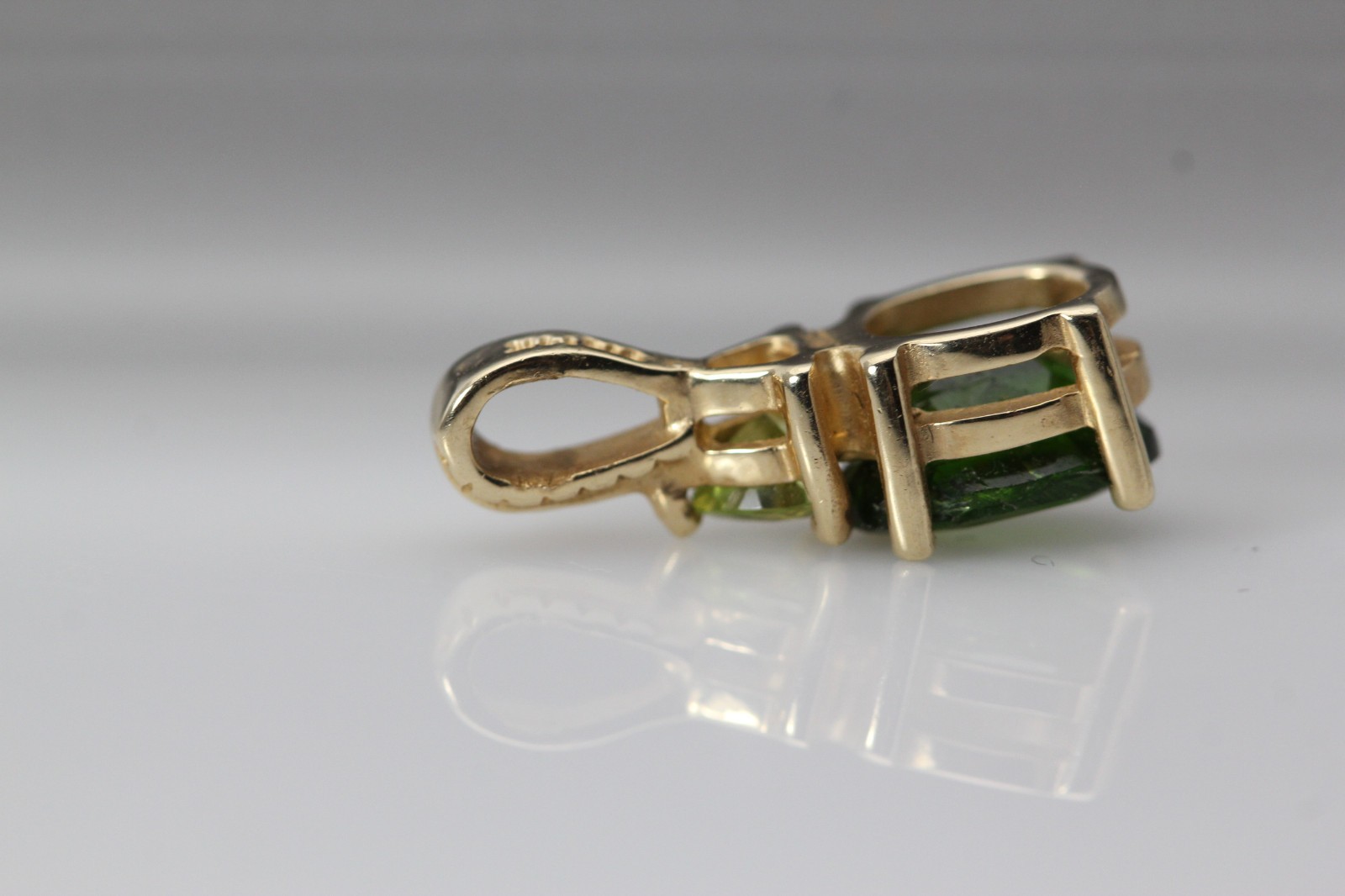 14K Gold Oval Green & Trillion Light Green Pendant 2.2 Grams (PEN10411)