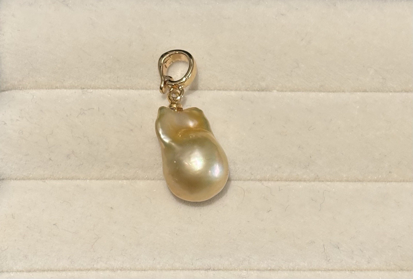 Warm Golden Baroque Pearl Pendant | Fully Openable Gold Plated Clasp | Charm