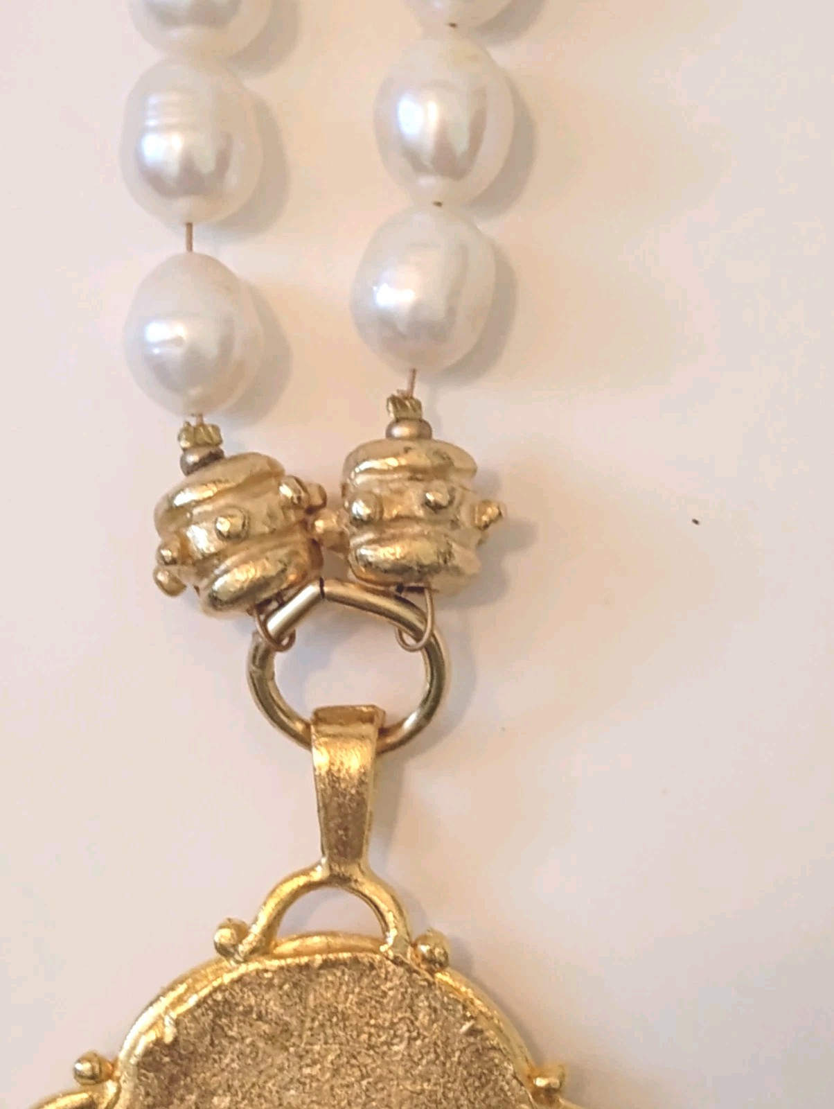 Susan Shaw Italy 1922 Italia “Liberty” Coin Gold Color Frame Pearl Necklace 16”