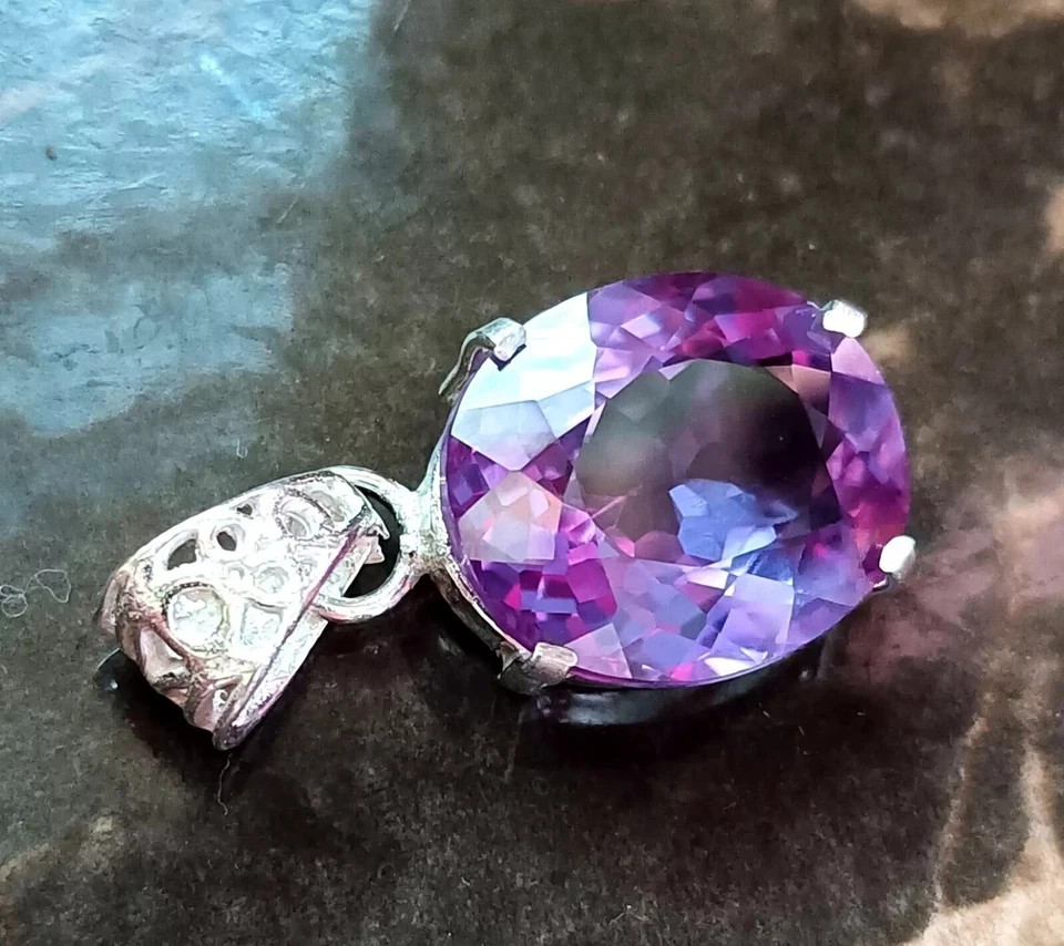 Natural Alexandrite Pendant Bi-Color Gemston,925 Sterling Silver Pendant 28 Ct