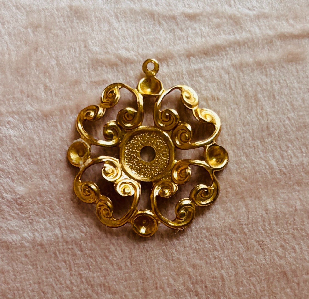 Gold Plated 23mm Pendant/Charm with mountings / sold in counts of 4