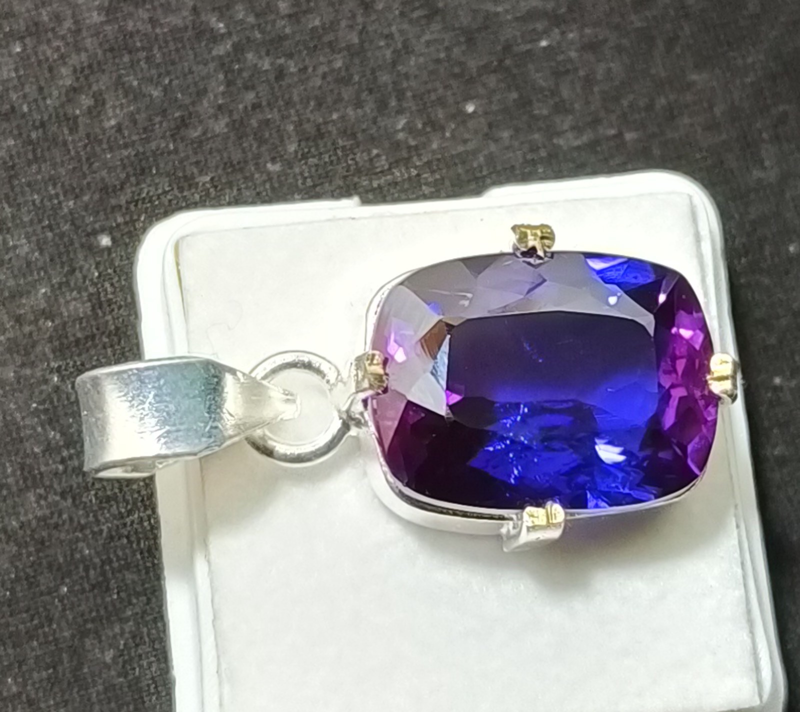 Natural 27.15 CT Color Change Alexandrite Certified Gemstone Pendant 925 Silver