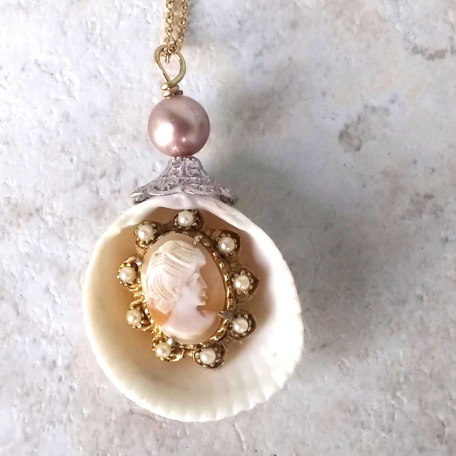 Seashell pendant embellished by Pat2 glass pearl cameo 16 in chain