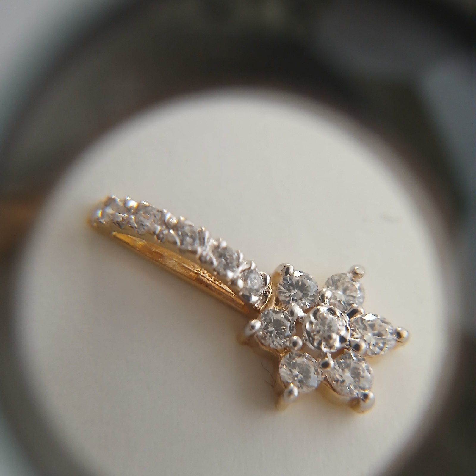 14k Gold And Cubic Zirconia Vintage Chain Floral Star Pendant