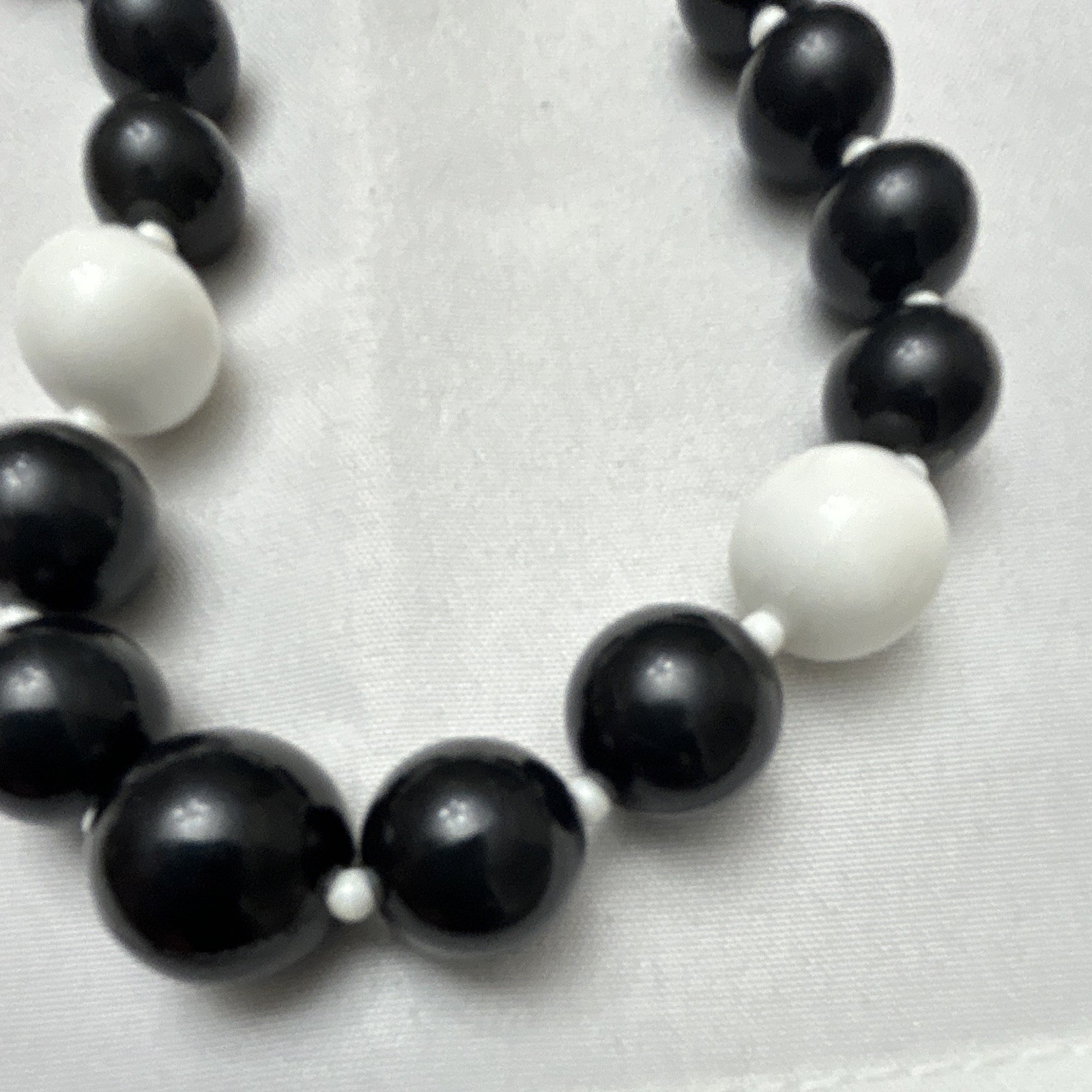 Black & White Round Plastic Beaded Necklace, Ball/Bead Chain, Spring Ring