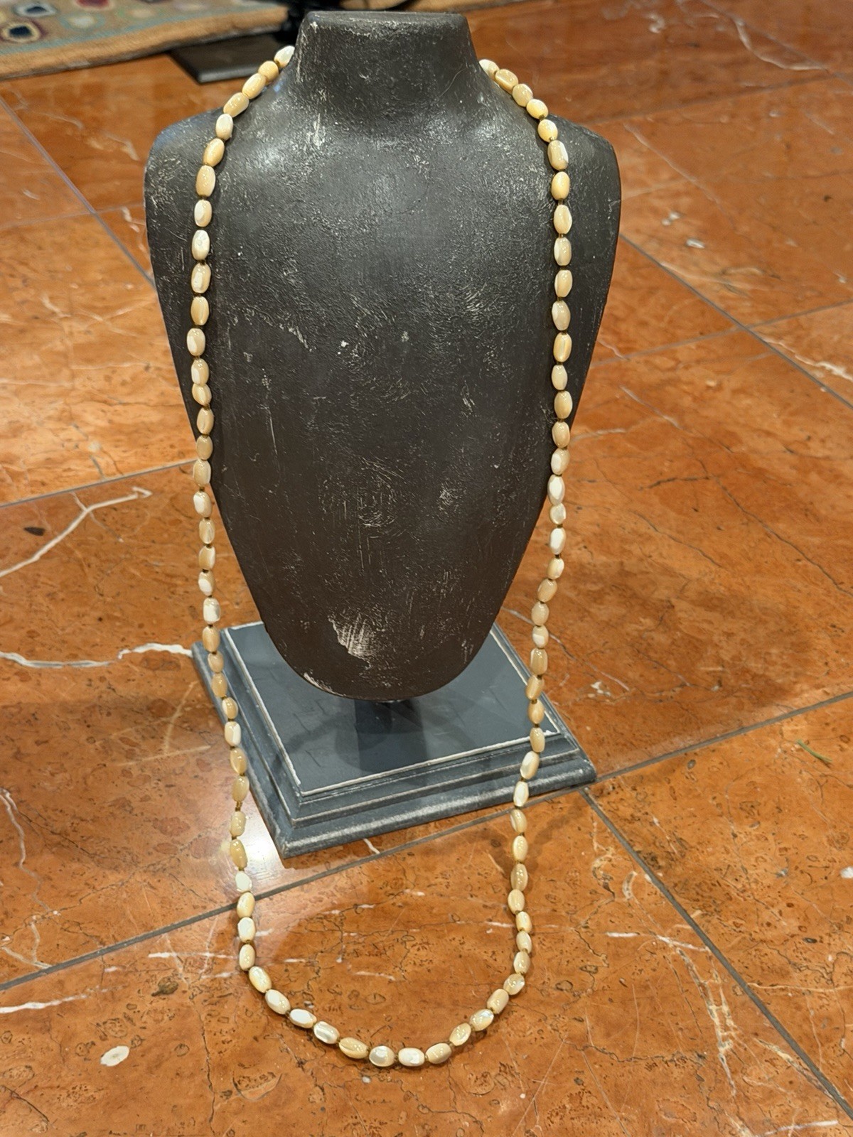 GERMANY VINTAGE 1940S GIVRE GLASS IVORY CREAM SWIRL SEED BEADS 39″ NECKLACE EUC