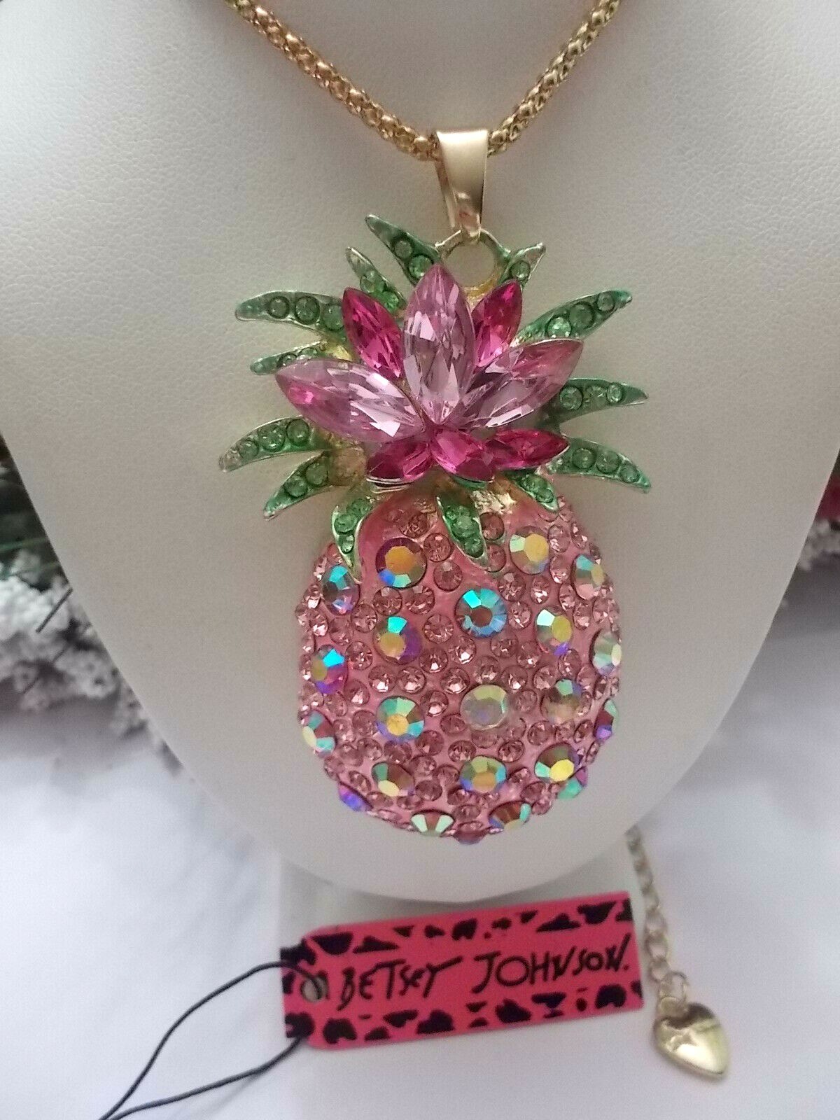 BETSEY JOHNSON SPARKLING LARGE PINK PINEAPPLE CRYSTAL PENDANT NECKLACE