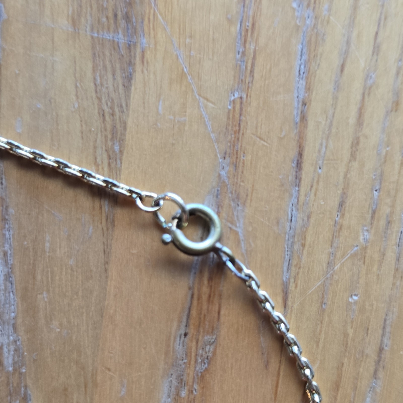 Gold Tone Rope Chain Necklace White Round Pearl Pendant Spring Ring Clasp