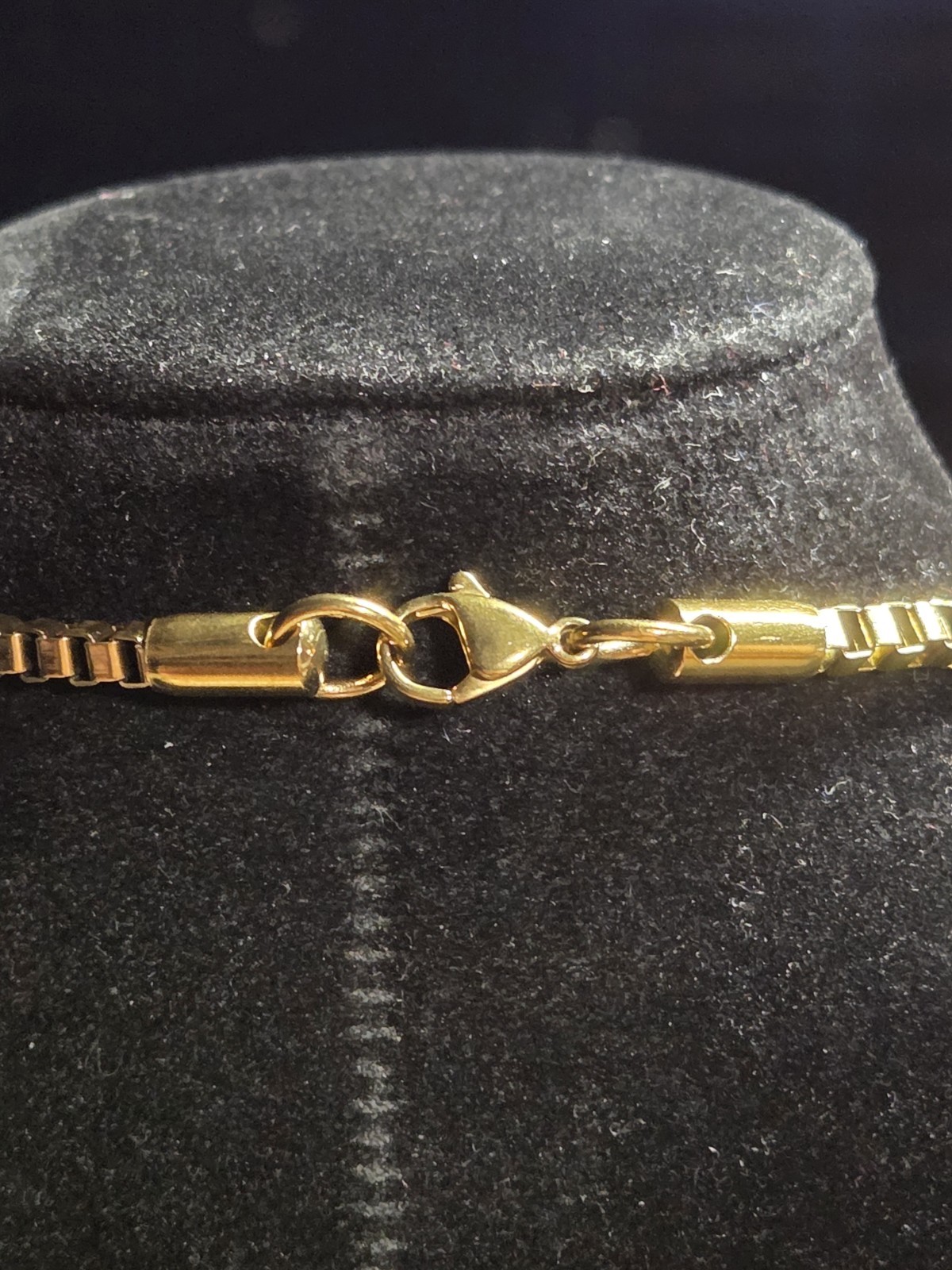 23″ Gold Tone Venetian Box Chain Necklace 1/8″ Wide Lobster Clasp