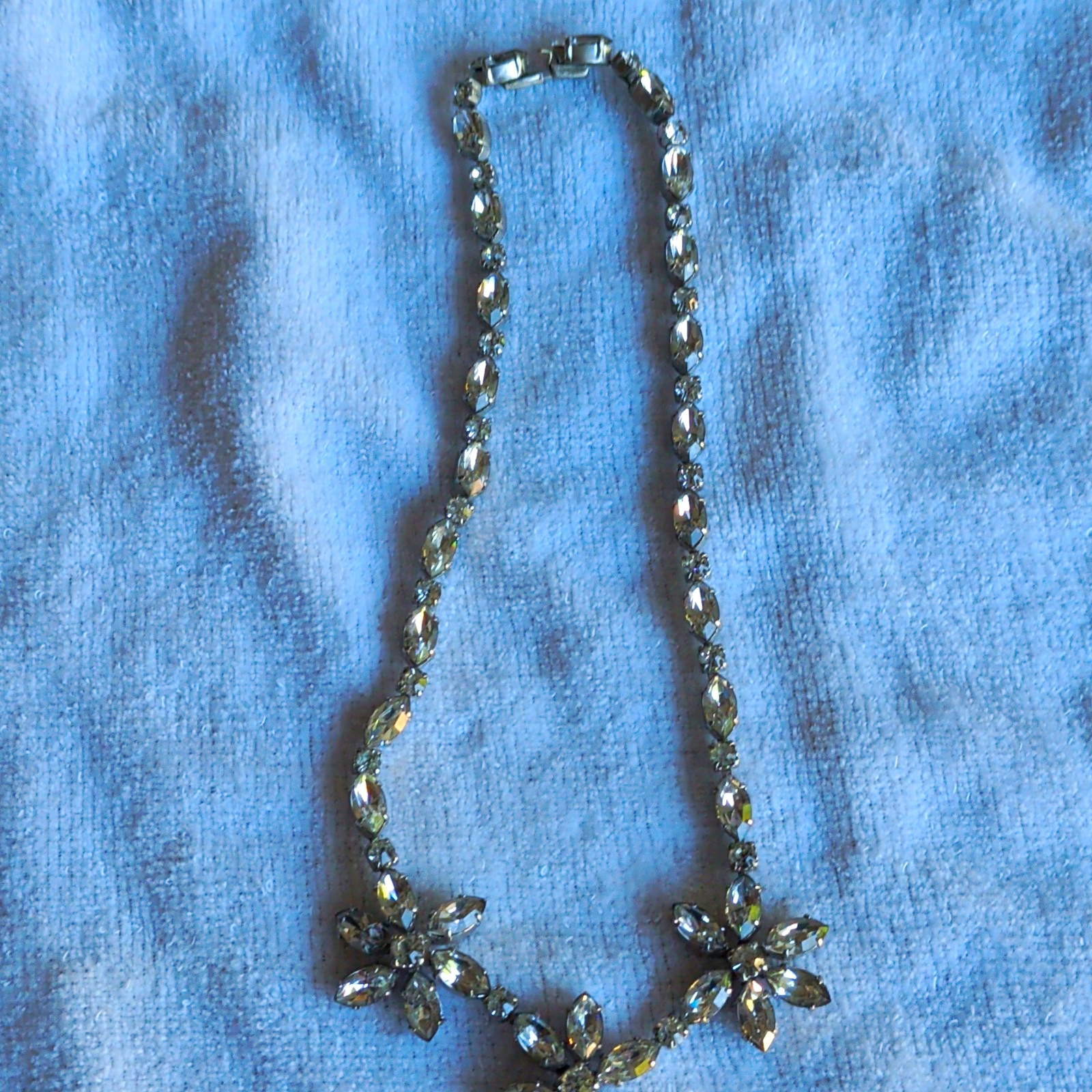 Silver Tone Clear Crystal Rhinestone Flower Pendant Oval Link Chain Necklace