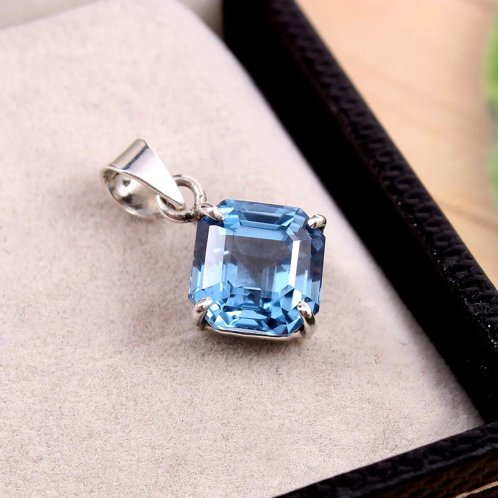 Natural Certified 24.60 ct Santa Maria Blue Aquamarine Pendant -925 Solid Silver