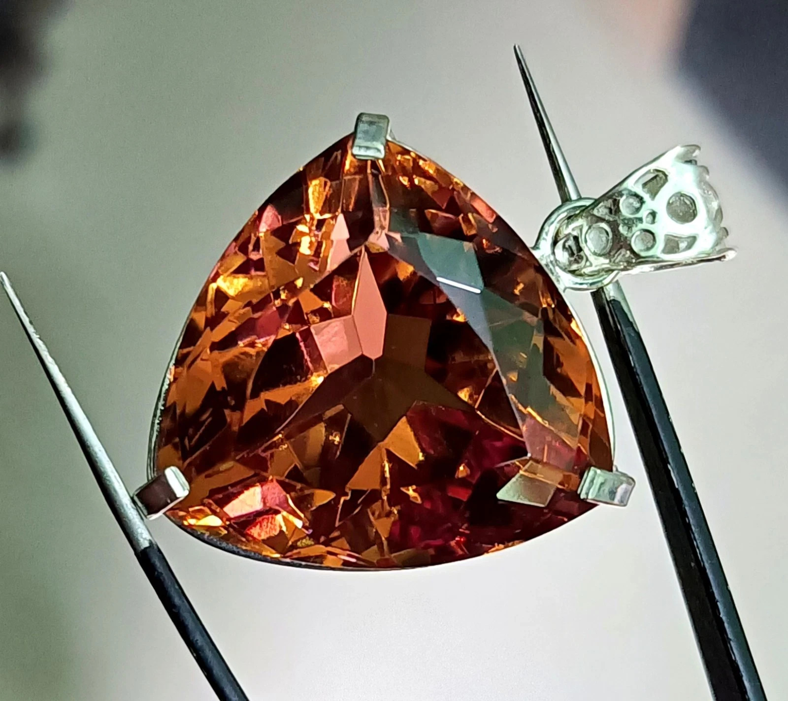 Certified 82.85Ct Natural Zultanite 7 Color Trillion Pendant 925 Silver Gemstone
