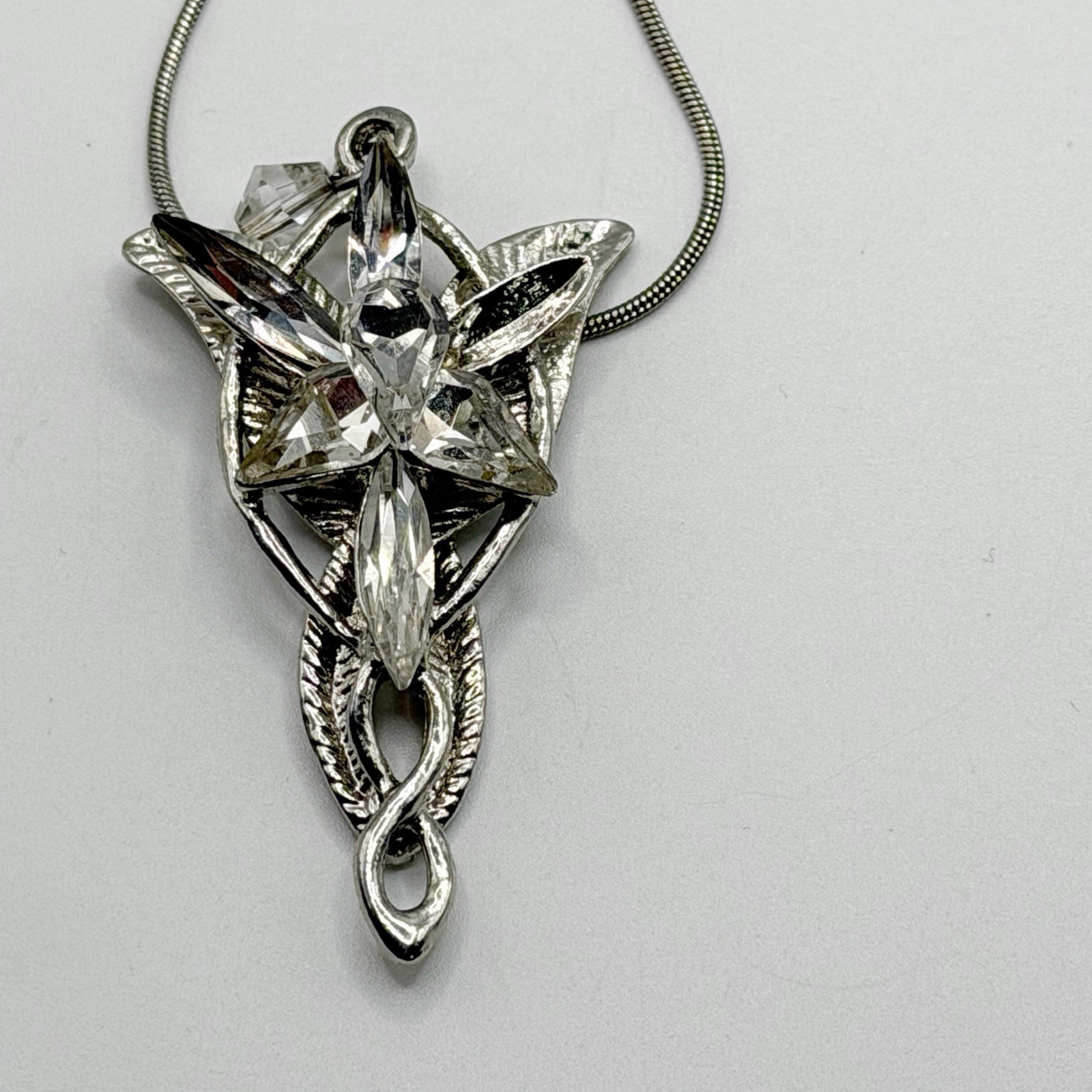 Arwen EVENSTAR Necklace Silver Tone Pendant LOTR Lord of the Rings Hobbit FLAW