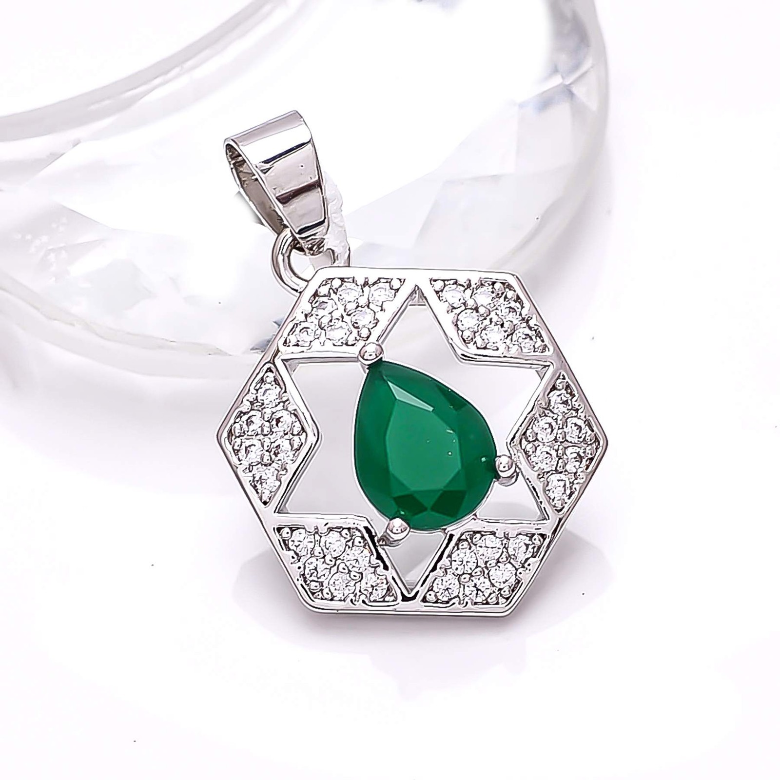 Emerald – Simulated & Cubic Zirconia Gemstone 925 Silver Pendant 1.00″ P47