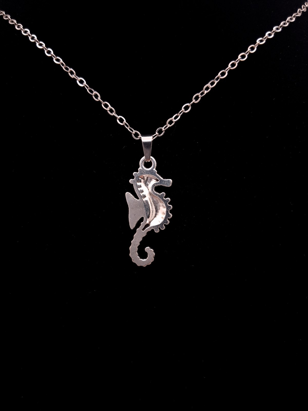 Seahorse Pendant Necklace Women’s Fashion Jewelry Gift Beach Silvery Toned
