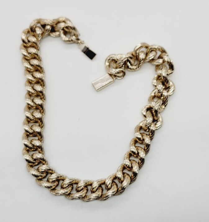 Chunky 80’s Style Pale Gold Tone Chain Link CHOKER Necklace 15 in Signed ENGLAND