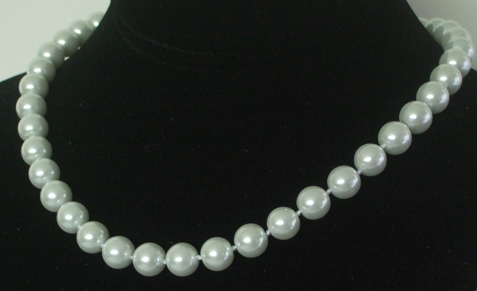 10MM Bright White South Sea Shell Pearl Necklace NEW (with gift bag)