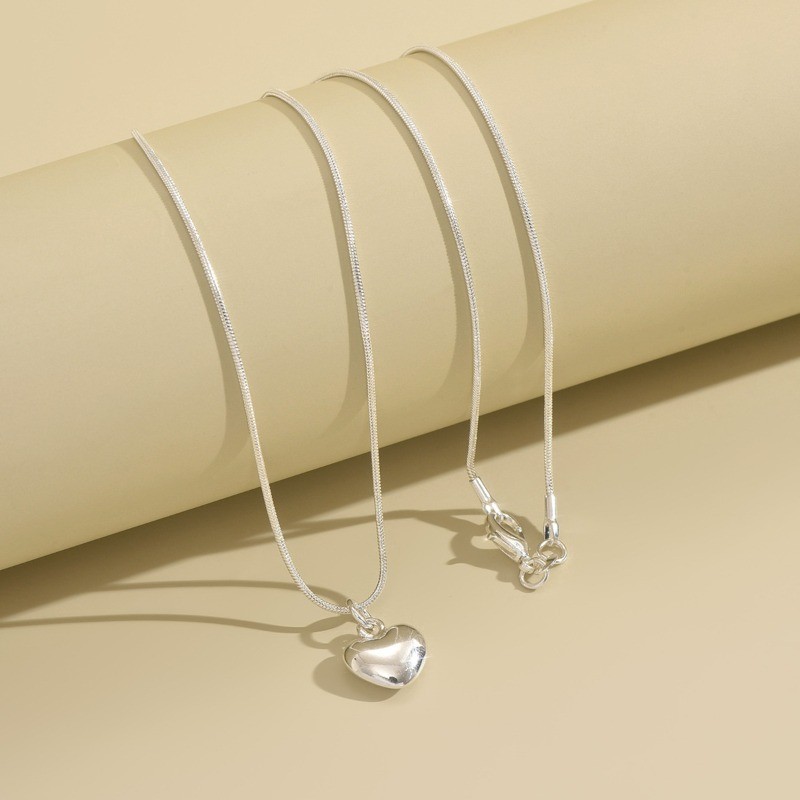 Women’s Heart Pendant Snake Chain Fine Chain Necklace Fashionable Jewelry Copper