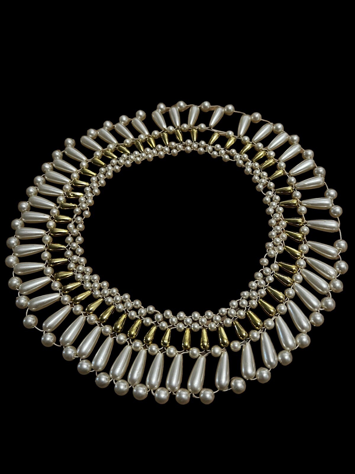 White And gold stretch collar necklace faux pearl sweater topper 1960 Era ￼