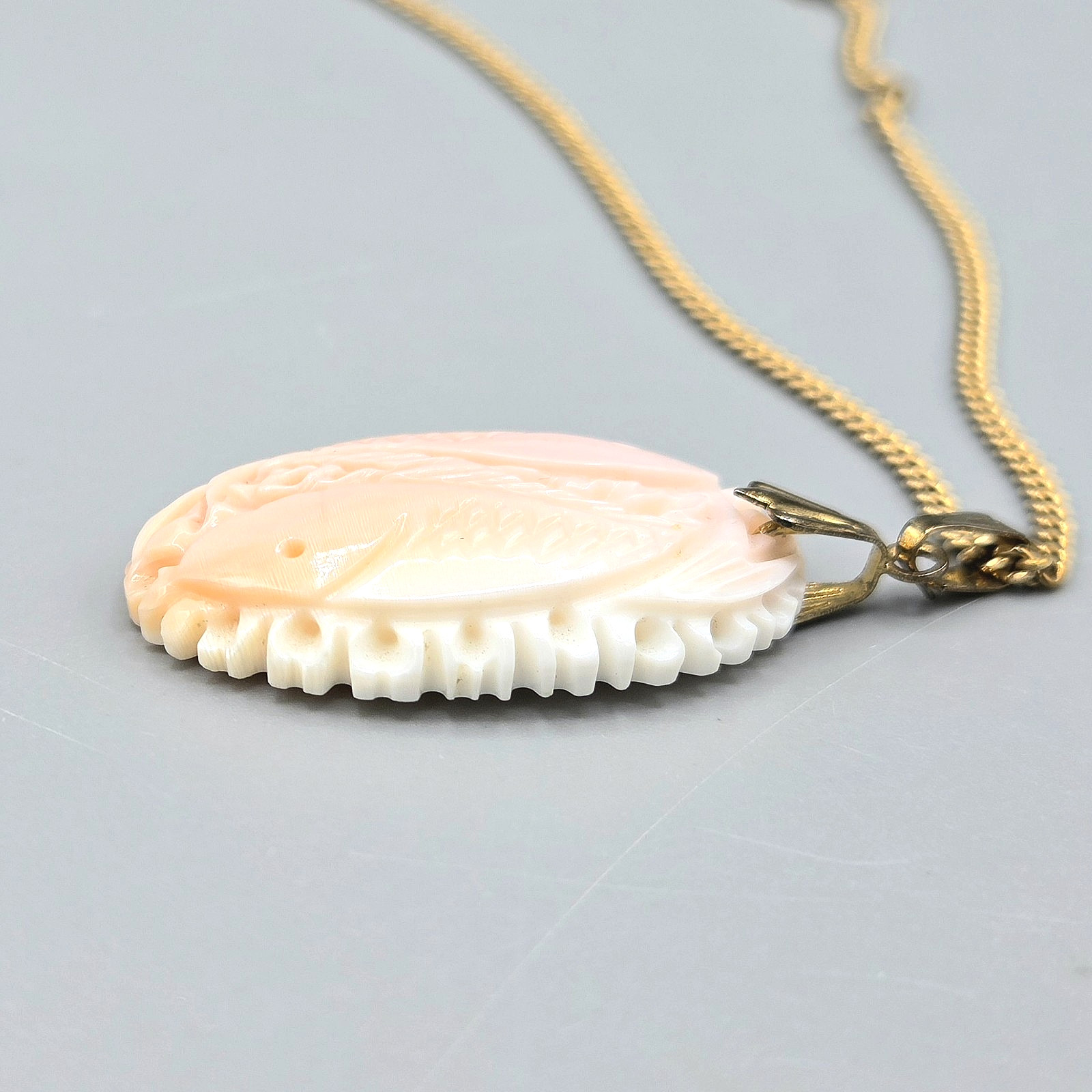 Vintage Carved Pink Conch Shell Pisces Fish Pendant 14k GF Chain Necklace 16″