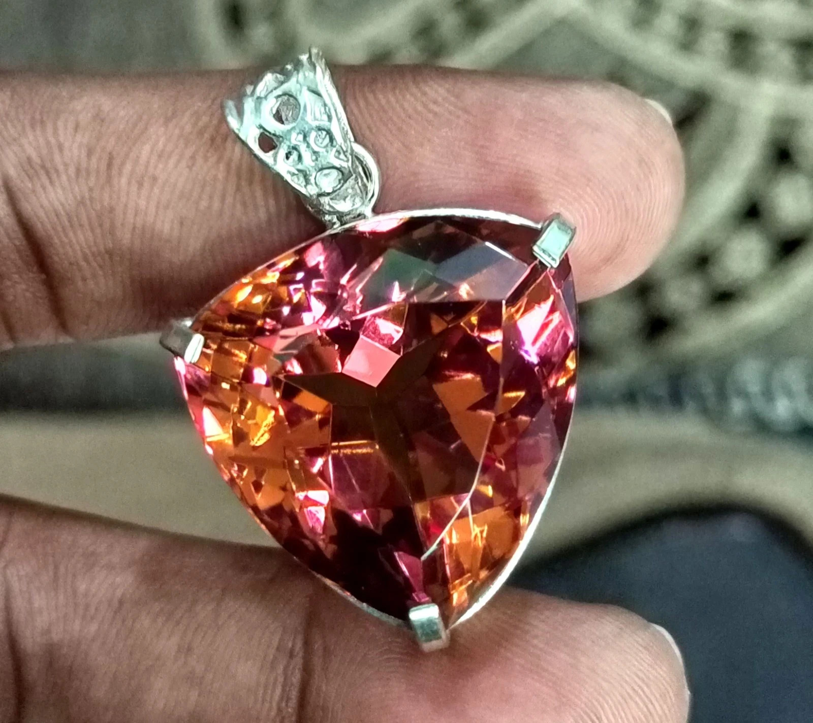 Certified 82.85Ct Natural Zultanite 7 Color Trillion Pendant 925 Silver Gemstone