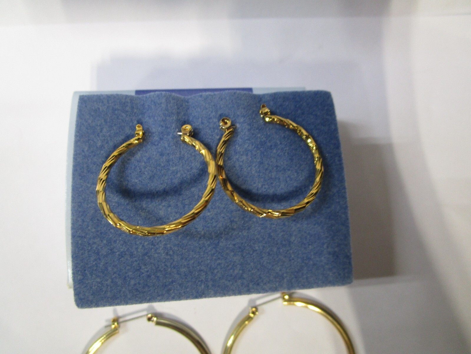 Avon – Goldtone Hoop Clip Earrings 2000 NIB