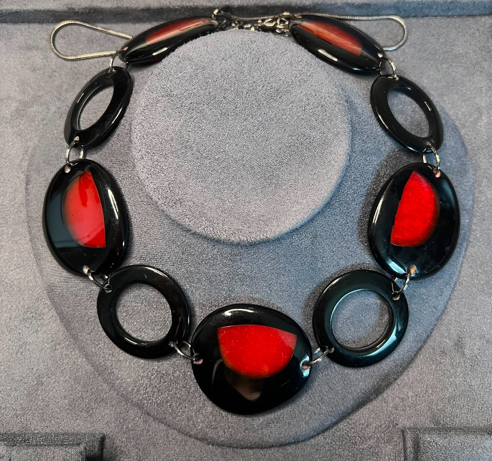 Ben de Lisi Black Red Resin Statement Necklace Geometric Adjustable Designer 68-
