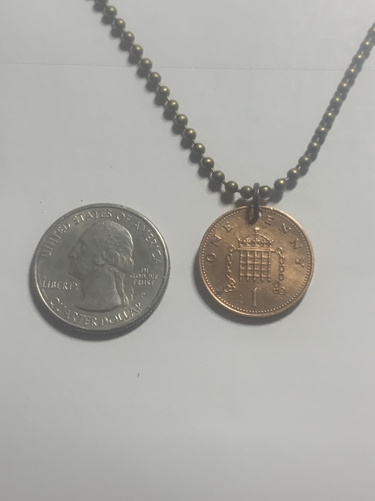 1988 United Kingdom Coin Pendant On 24” Chain British Queen Elizabeth. 🔥