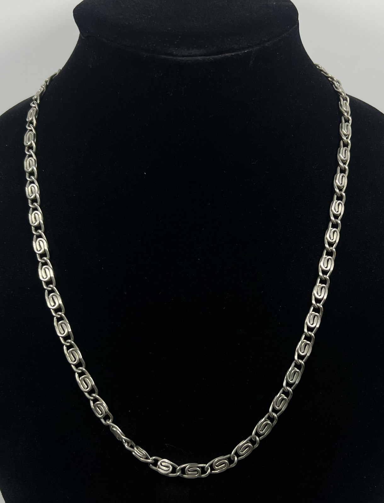 Silver Tone Unique Link Unisex Chain Necklace