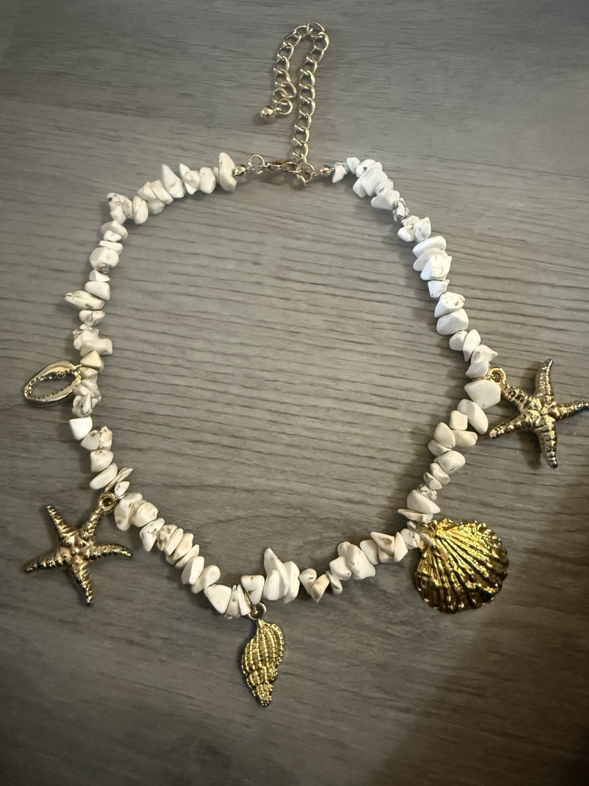 White Shell Chip Beaded Necklace Gold Tone Starfish Shell Charms Adjustable