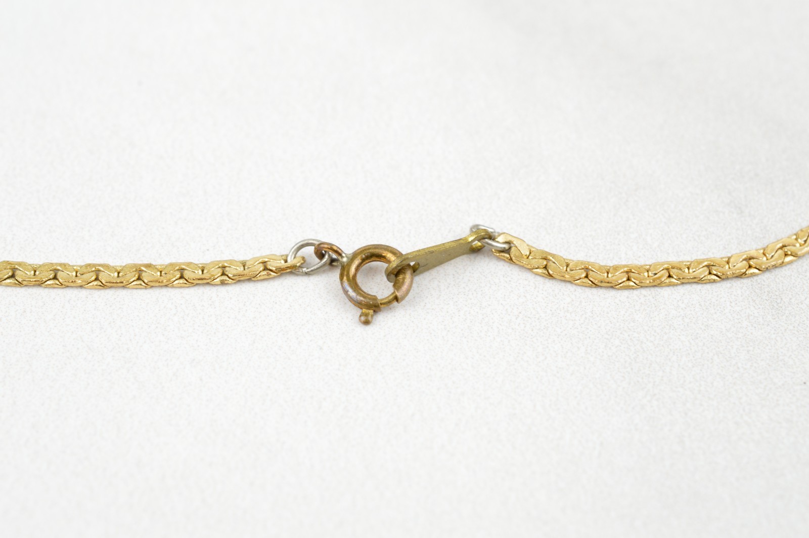 Vintage Gold Tone Wave Ribbon Link Choker Necklace Retro Sculptural 16″