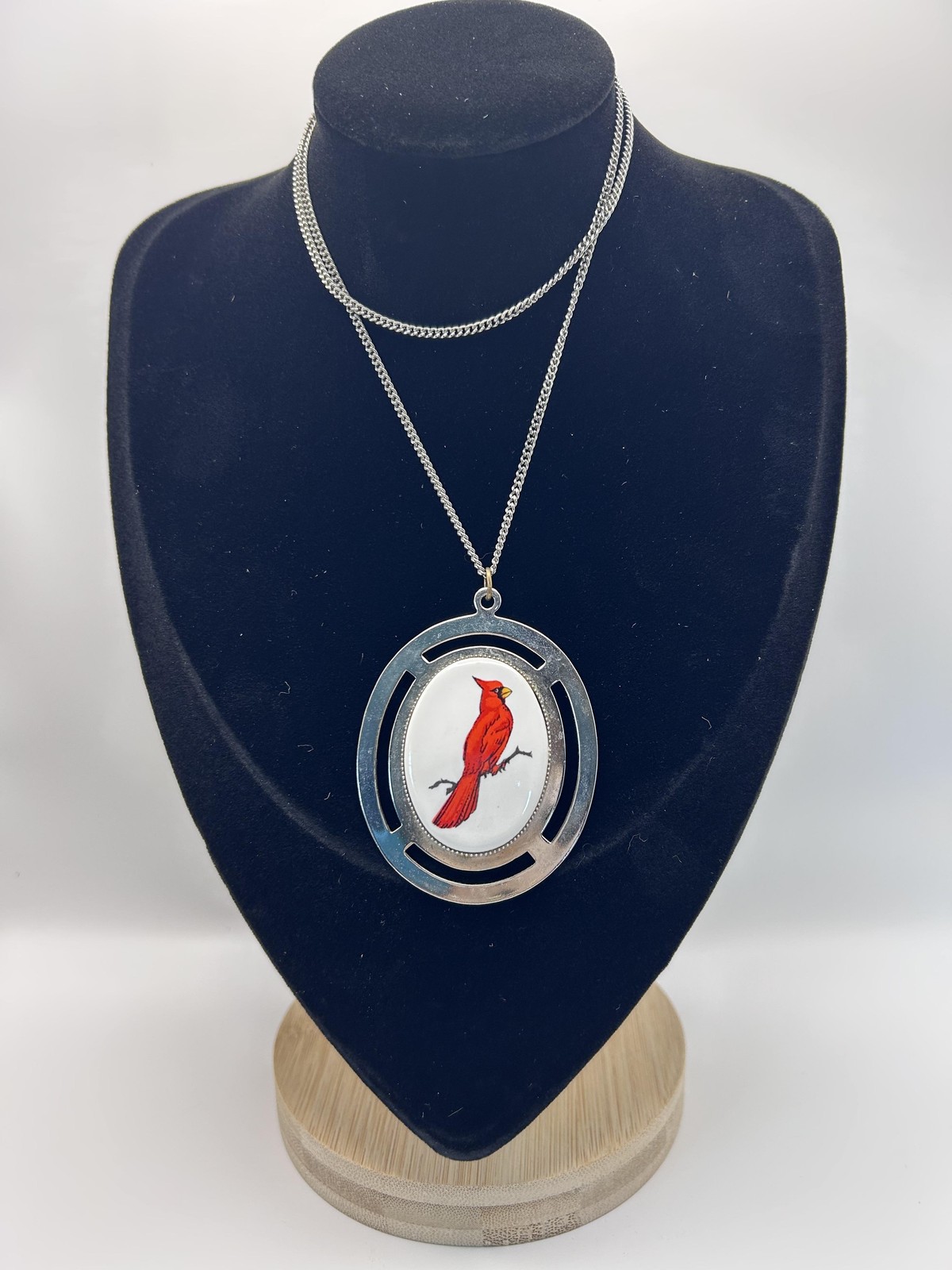 Necklace Silver Tone Oval Cardinal Bird Pendant Statement Chain 30 Inch Nature