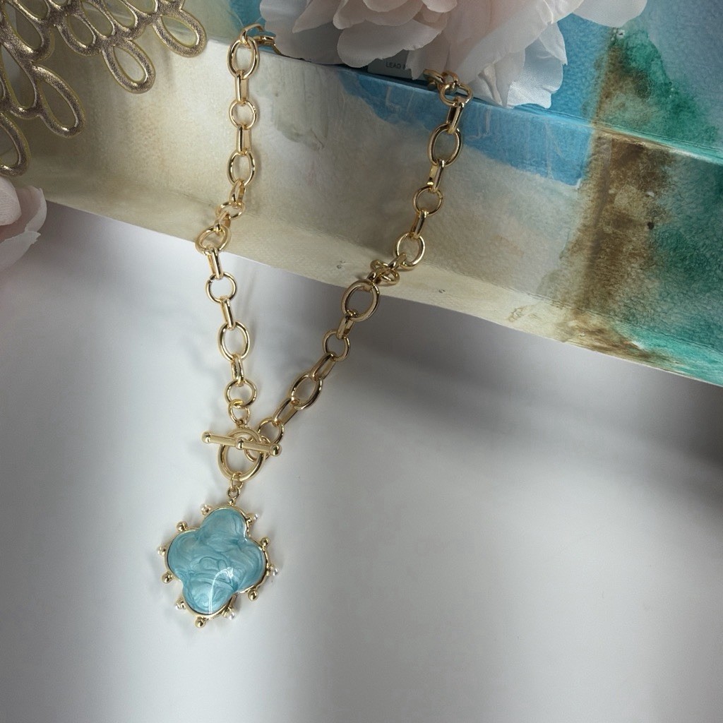 Gold Tone Round Link Chain Necklace Toggle Clasp Blue Clover Charm Pendant