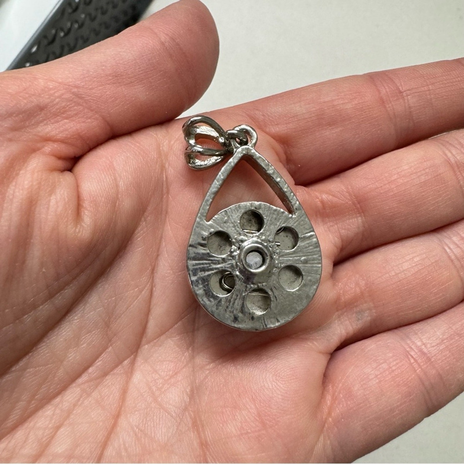 Silver Tone White Stone Pendant Necklace Unmarked Unknown Stone