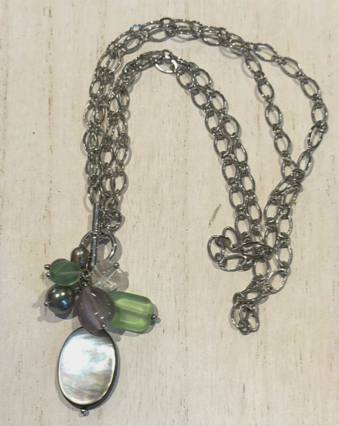 Lia Sophia Pistachio Cluster Necklace Mother of Pearl Glass Beads Excellent Cond