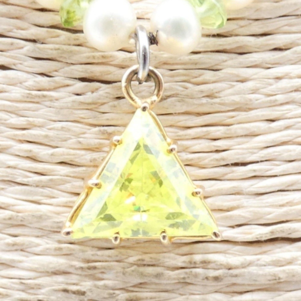 Pearl and Peridot Beaded 15″ necklace with green triad cut crystal