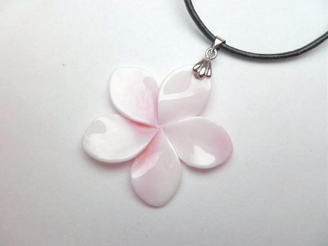40MM CARVED PINK CONCH SHELL MOTHER OF PEARL HAWAIIAN PLUMERIA LEATHER NECKLACE