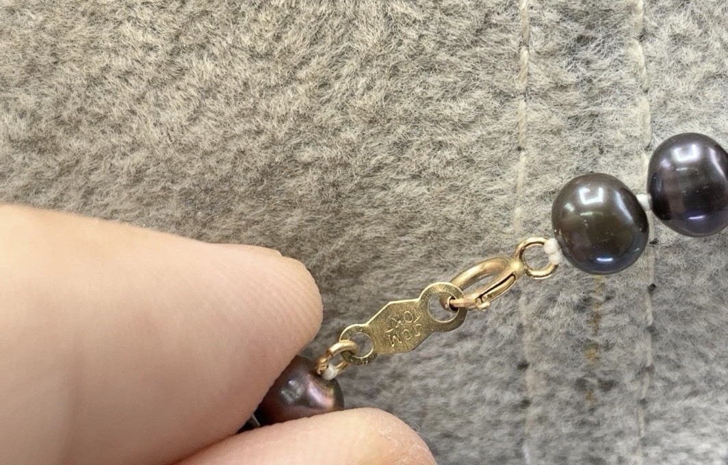 cultured peacock pearl necklace with 10k yellow gold clasp approx 18in long