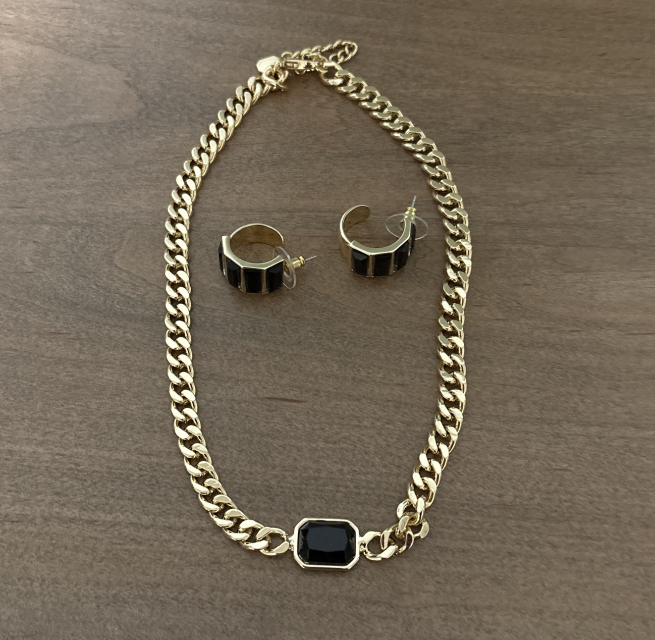 Short & Suite Chunky Gem Choker And Hoop Set – New in Package