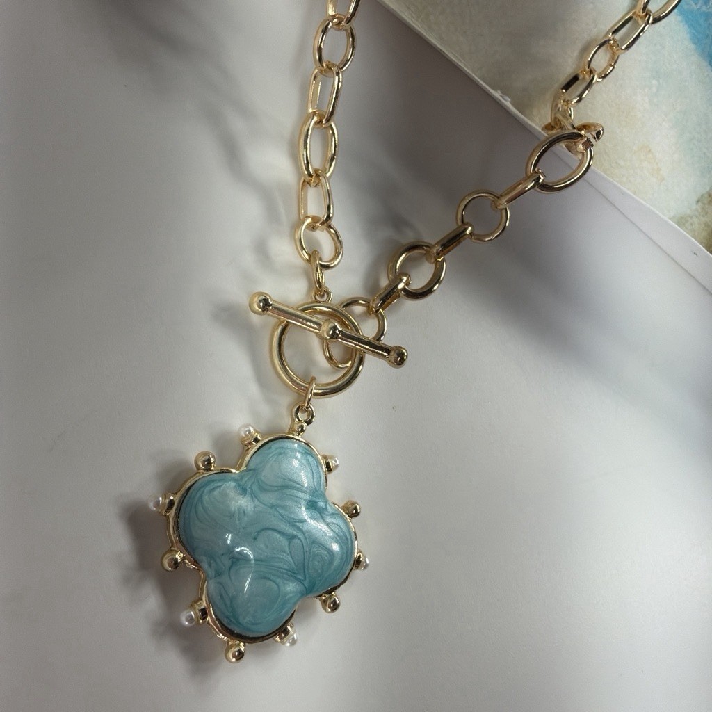 Gold Tone Round Link Chain Necklace Toggle Clasp Blue Clover Charm Pendant