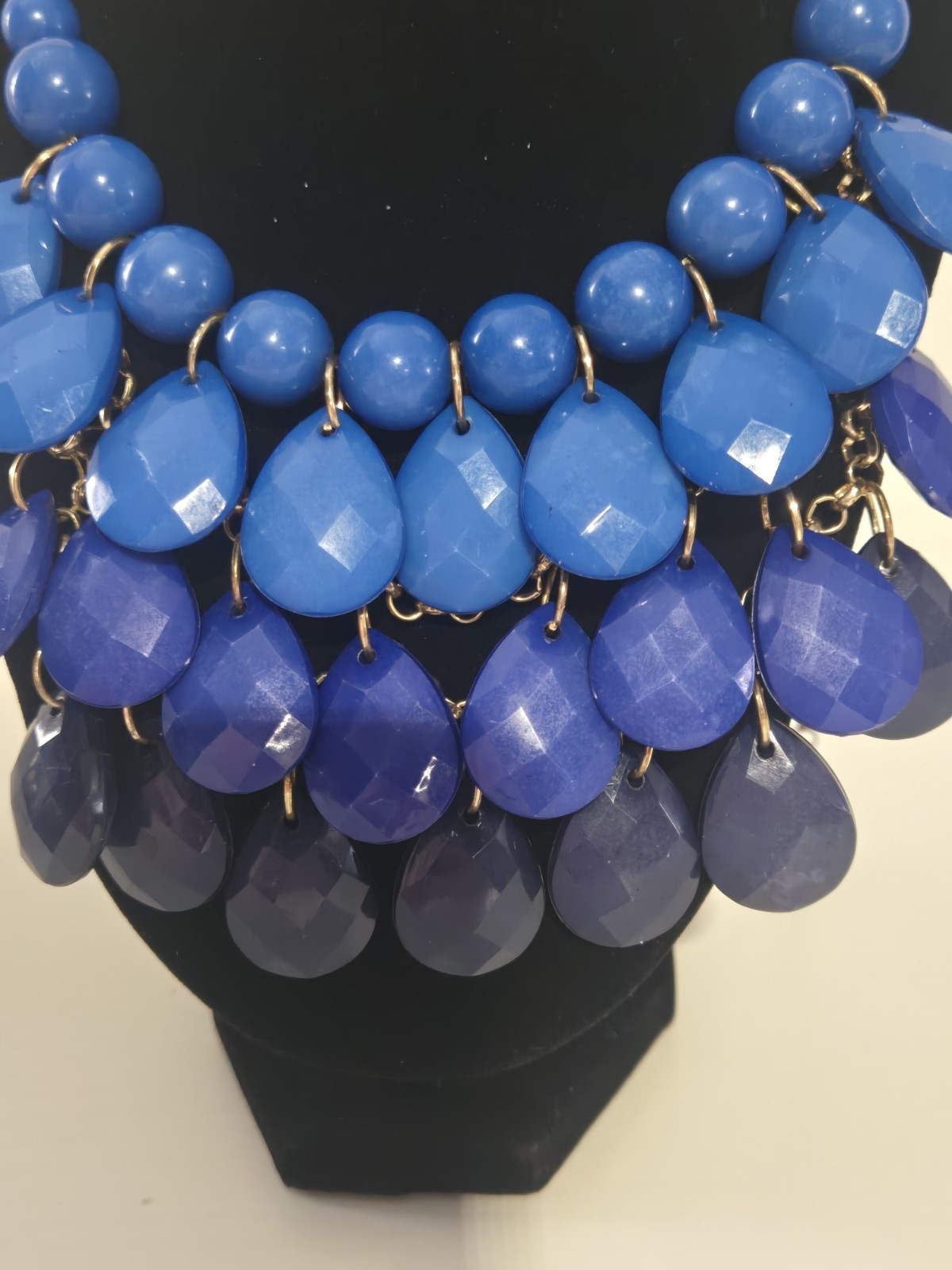 Various Blue Shades Teardrop Bib Gold Tone Chunky Fashion Jewelry.