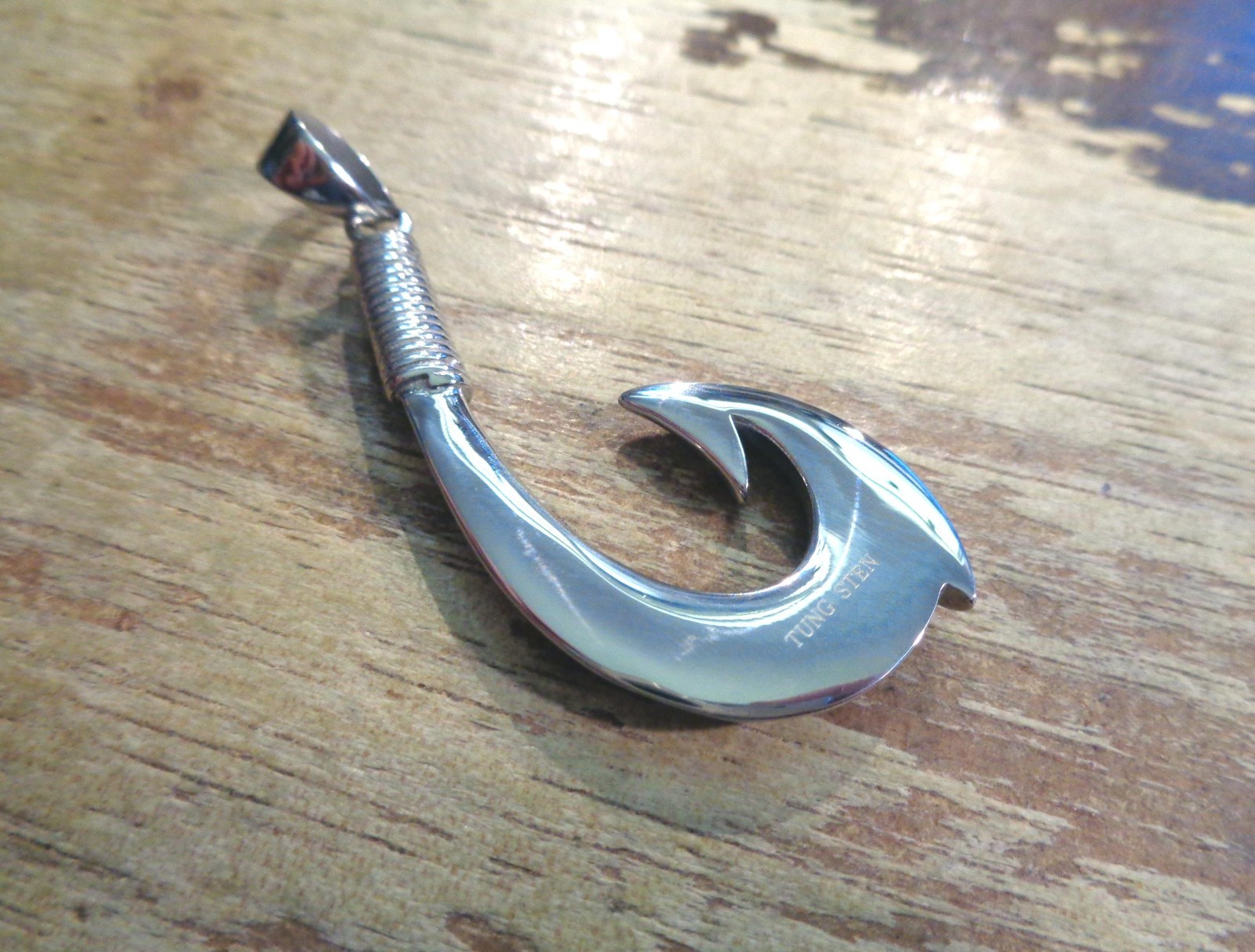 27MM SOLID TUNGSTEN GENUINE INLAID KOA WOOD HAWAIIAN MAKAU FISH HOOK PENDANT RF