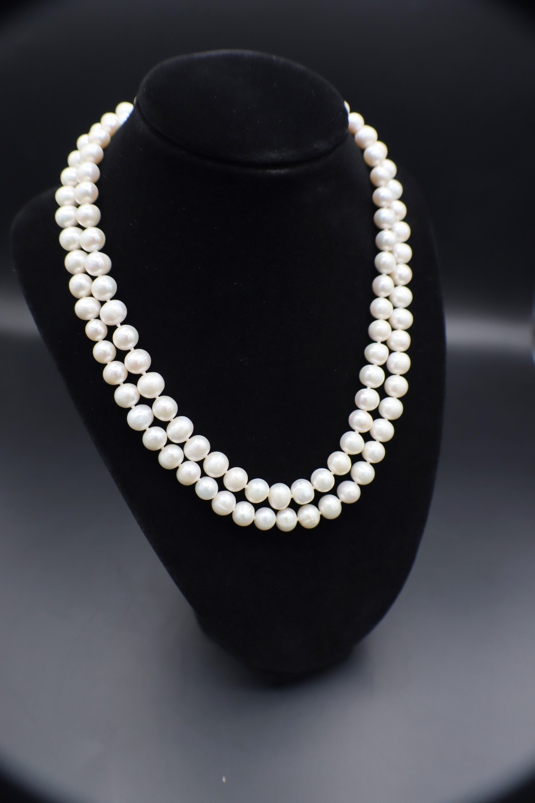 Beautiful Knotted 7-8mm Oval White Cultured Freshwater Pearl Necklace – App 35″
